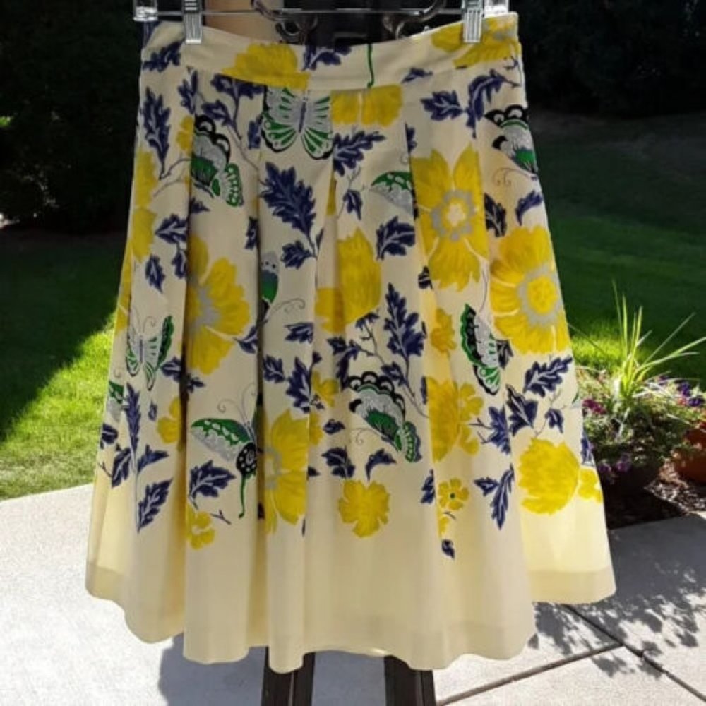RSVP by Talbots Skirt size 4 Butterflies and Flowers Flare Hemline Fully Lined